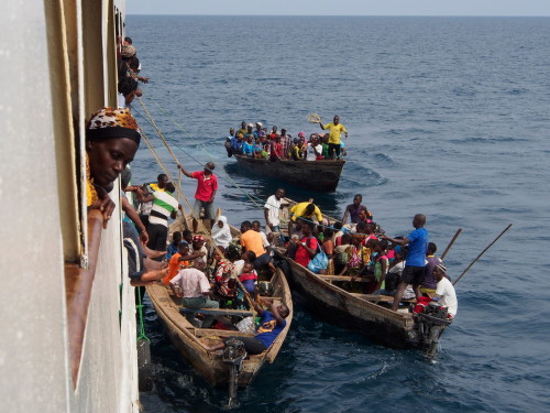 3 boats on the side of the ship